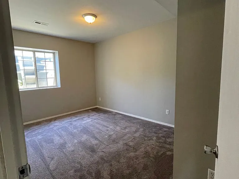 2202 W Jonquil Ln — Photo 3