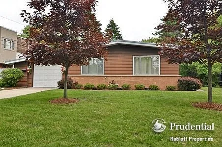 1431 Maple St photo 1