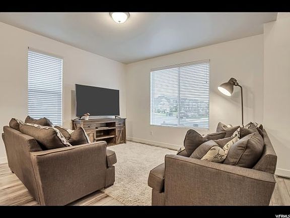 2nd image of 1025 W Painted Horse Ln