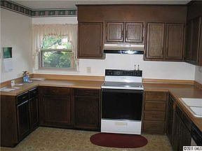 3rd image of 138 Danbury Ln