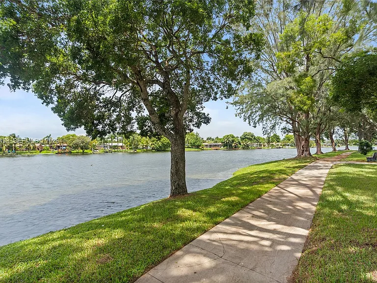 10398 Orange Ct #10398 — Photo 32