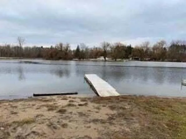 1163 Nielsen Dr, Trufant, MI 49347