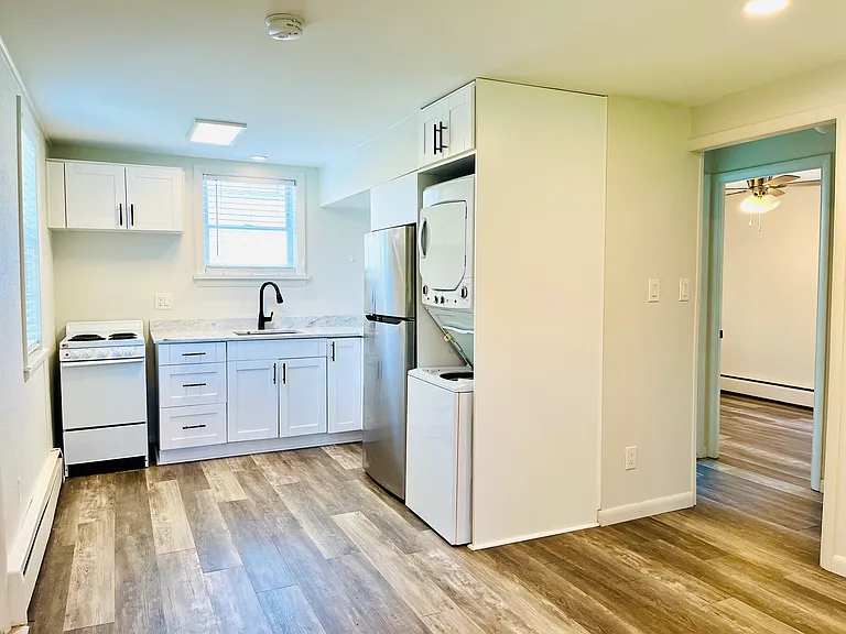 512 25 1/2 St — Photo 3