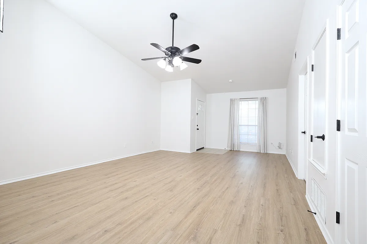 Living Room - 120 S McKown Ave #A