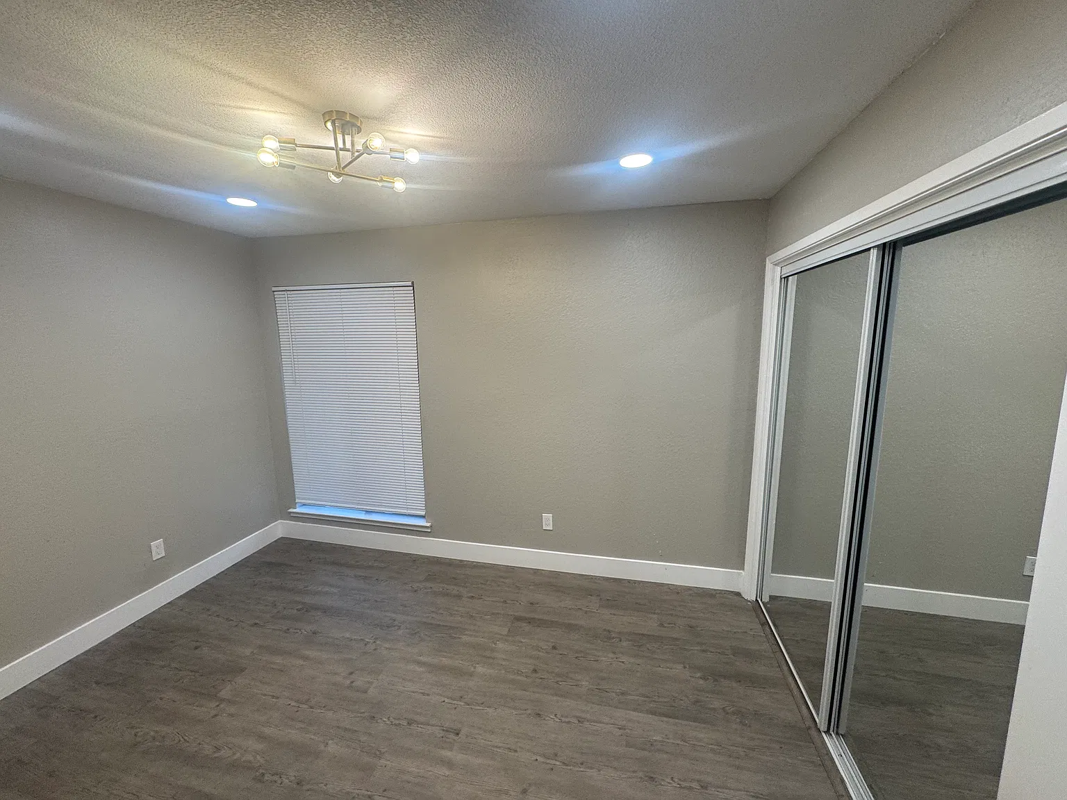 2 bed, 950 sqft, $1,595 — Photo 4