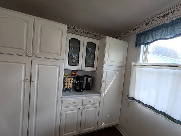 4 bed, 2022 sqft, $1,400 — Photo 3