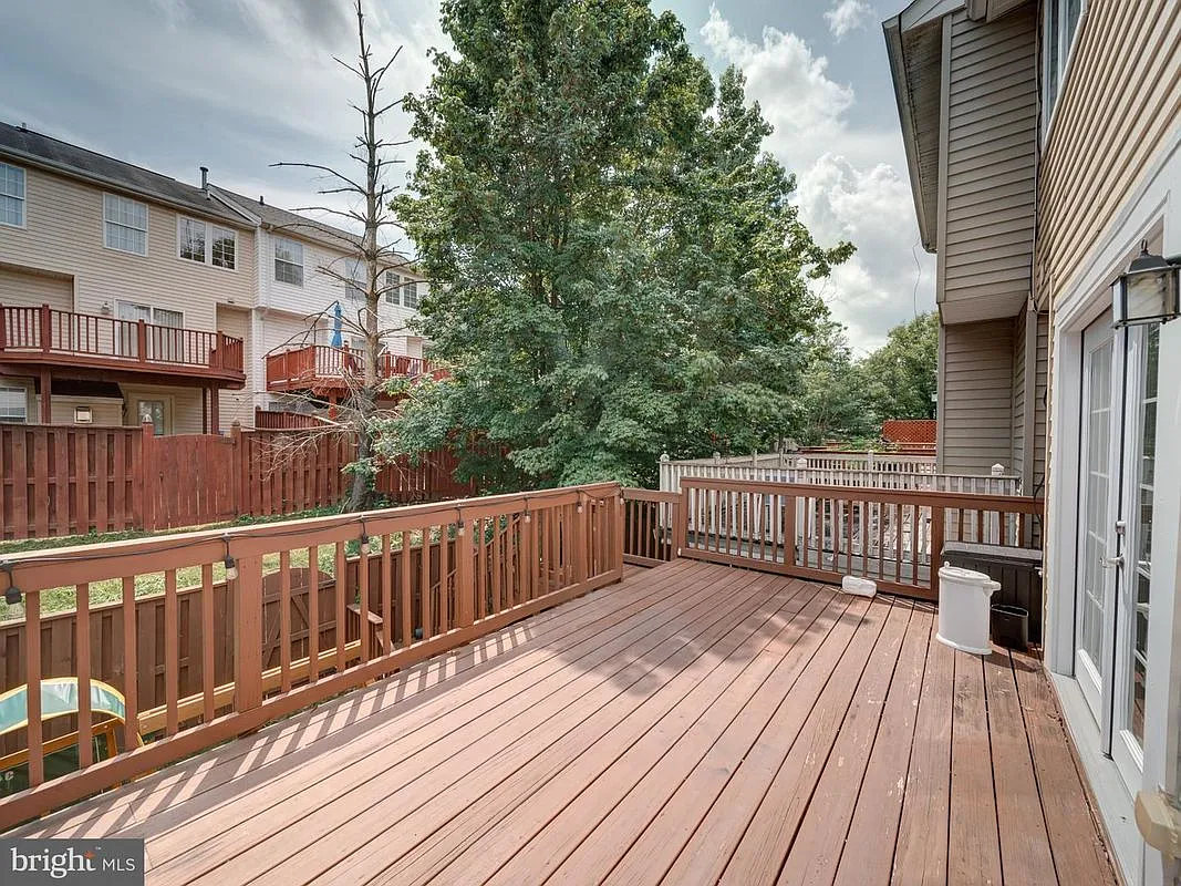 3 bed, 2.5 bath, 1992 sqft, $3,100 — Photo 2