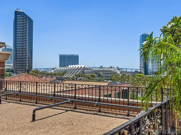 500 W Harbor Dr #714 — Photo 38