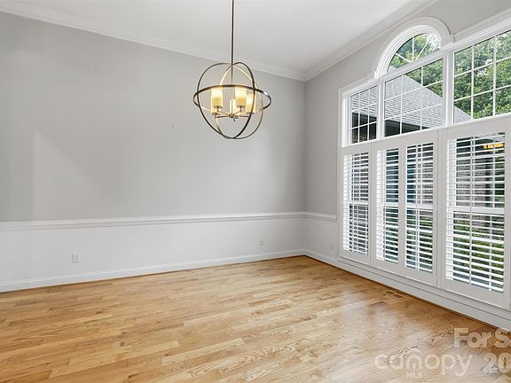 5th image of 7832 Chapel Creek Dr