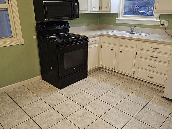 3rd image of 3565 W 11th St