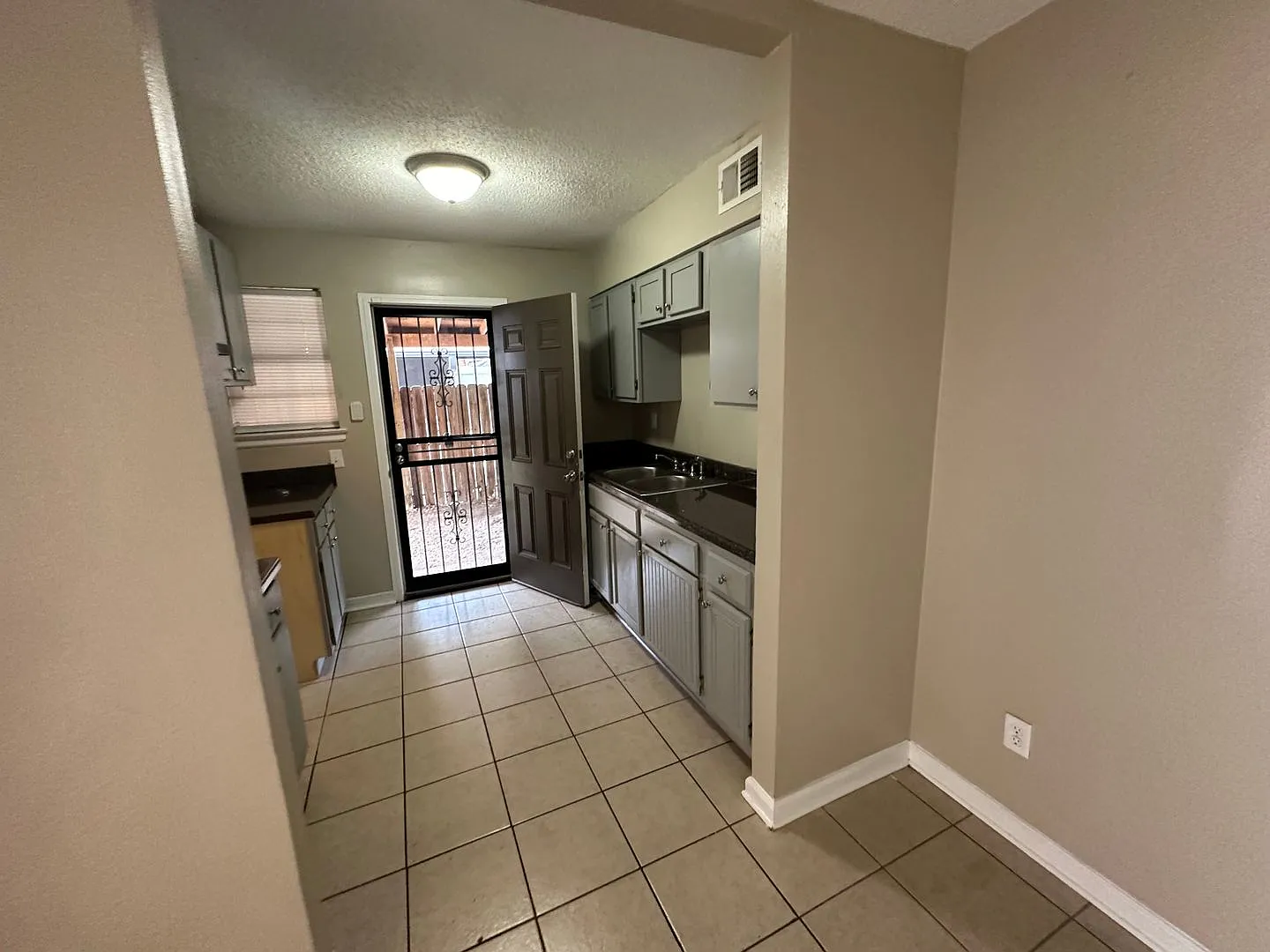 Half Off First Full Month's Rent!! Welcome To 977 Pope Street! — Photo 3