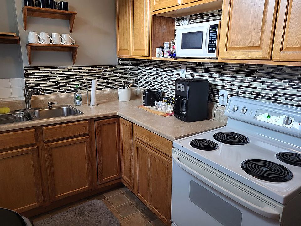2nd image of 615-619 Oak St