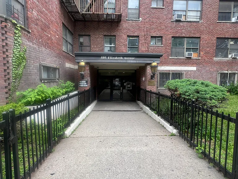 Elizabeth Ave — Photo 9