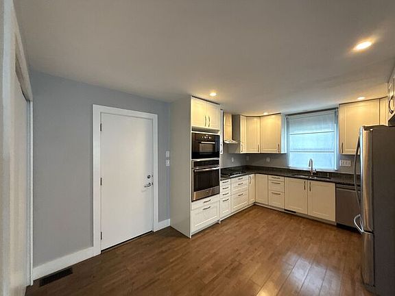5th image of 300 E Peterson Dr