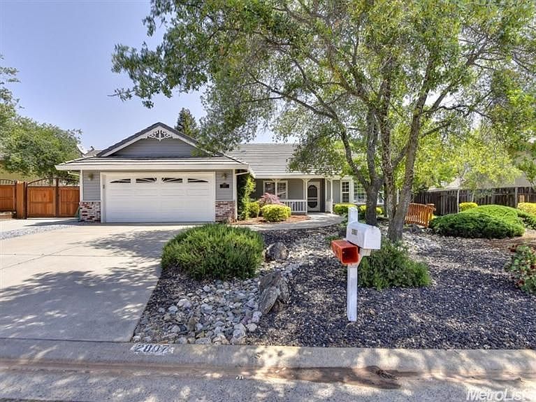 1st image of 2807 Woodleigh Ln