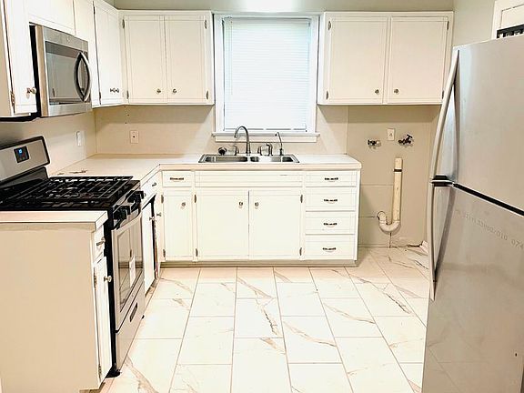 4th image of 136 Kent St