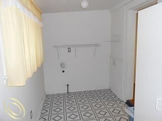 5th image of 522 E Elza Ave