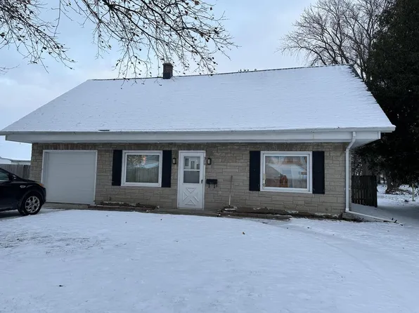 2110 Calumet DRIVE, New Holstein, WI 53061