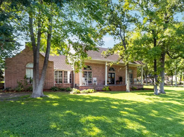 195 Lake Dr, Enchanted Oaks, TX 75156