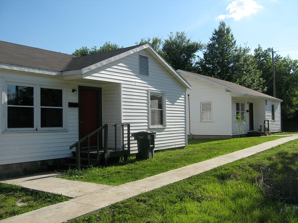 1st image of 702 S College Ave