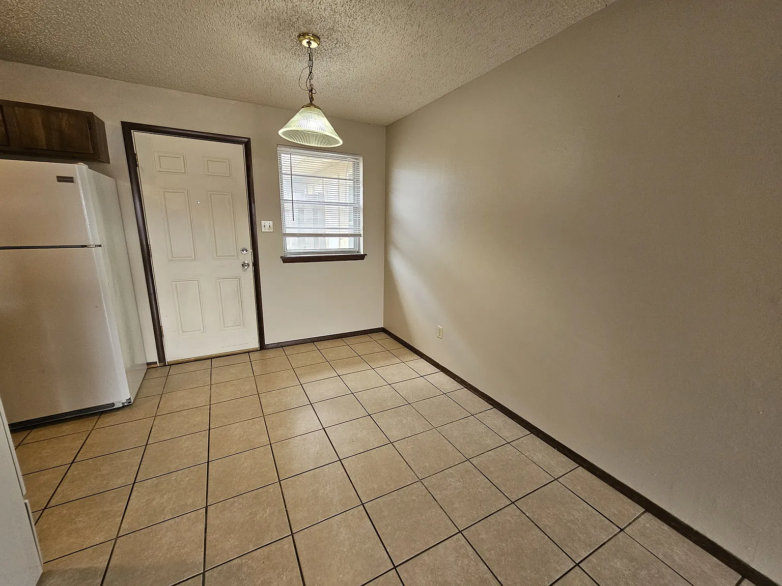 2 bed, 922 sqft, $800 — Photo 2