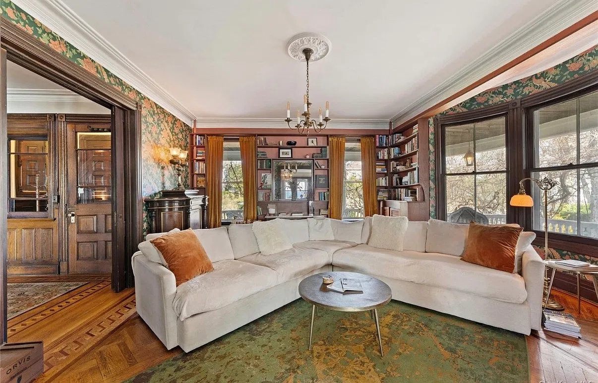 6 bed, 4546 sqft, $6,500 — Photo 3