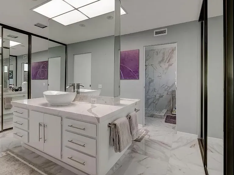 135 Desert West Dr — Photo 9