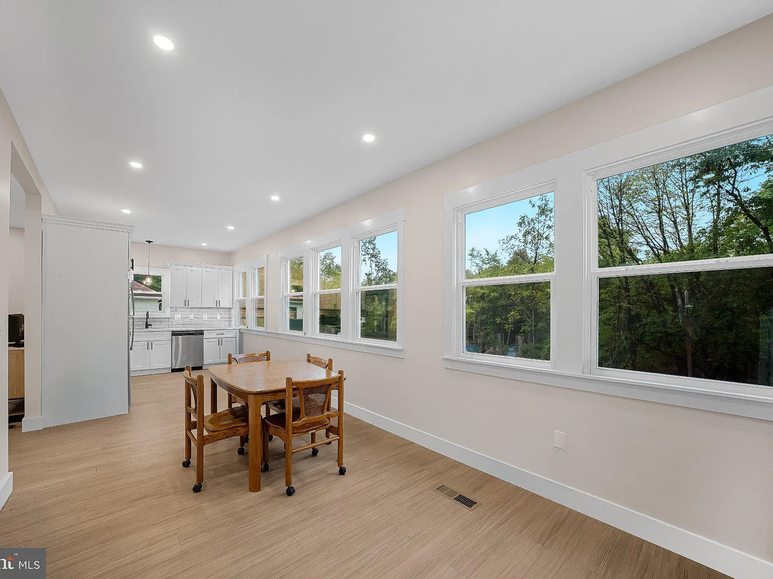 2 bed, 1.0 bath, 1050 sqft, $1,875 — Photo 3