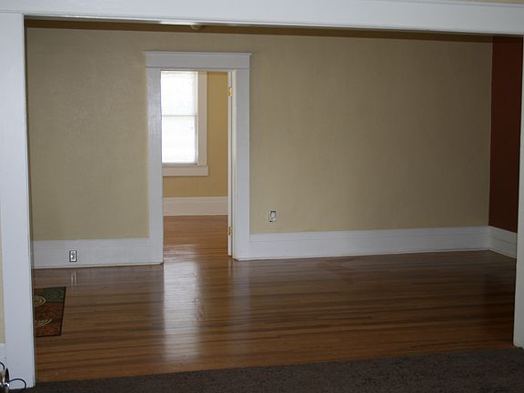 5th image of 605 S Central Ave
