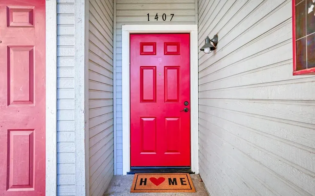 3 bed, 1340 sqft, $2,400 — Photo 2