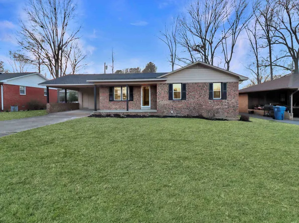 1121 Eastview Dr, Humboldt, TN 38343