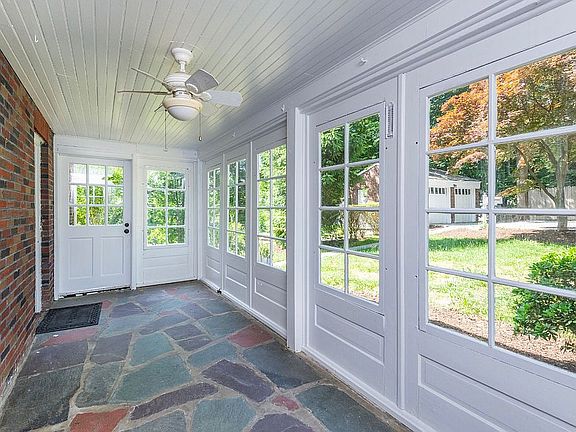 3rd image of 74 Sussex Ave