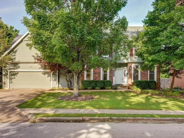 2824 S Claremont Avenue, Springfield, MO 65804