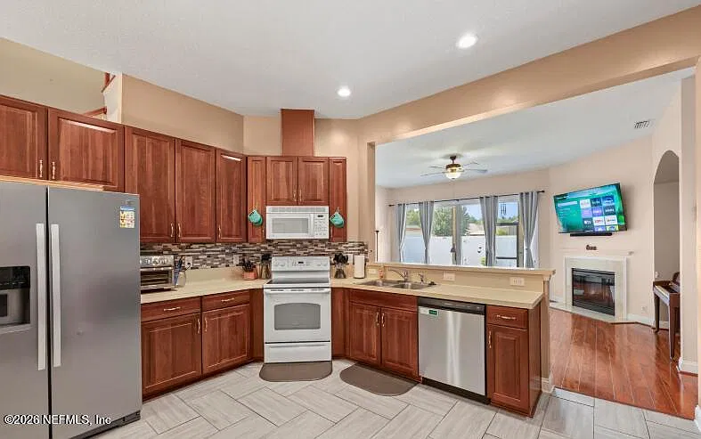 4 bed, 3.0 bath, 2523 sqft, $2,500 — Photo 4