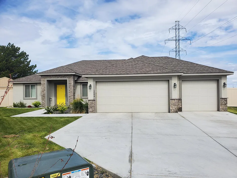 1004 S Blueberry Pl