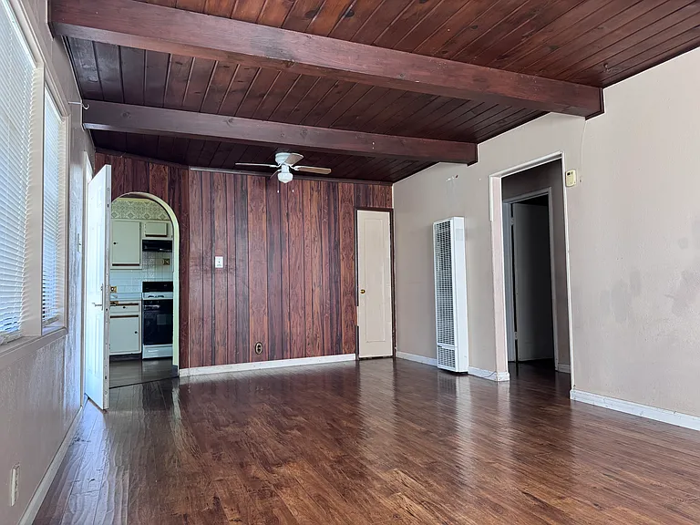 Elmwood Ln — Photo 2