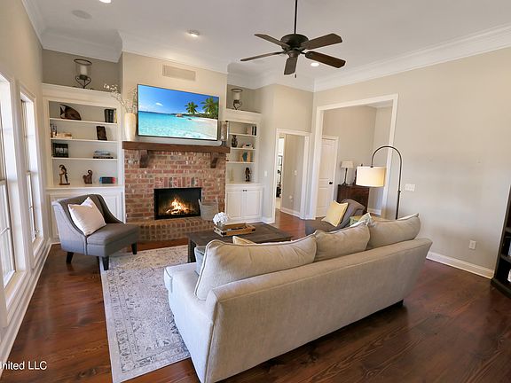 4th image of 108 Meadow Park Dr