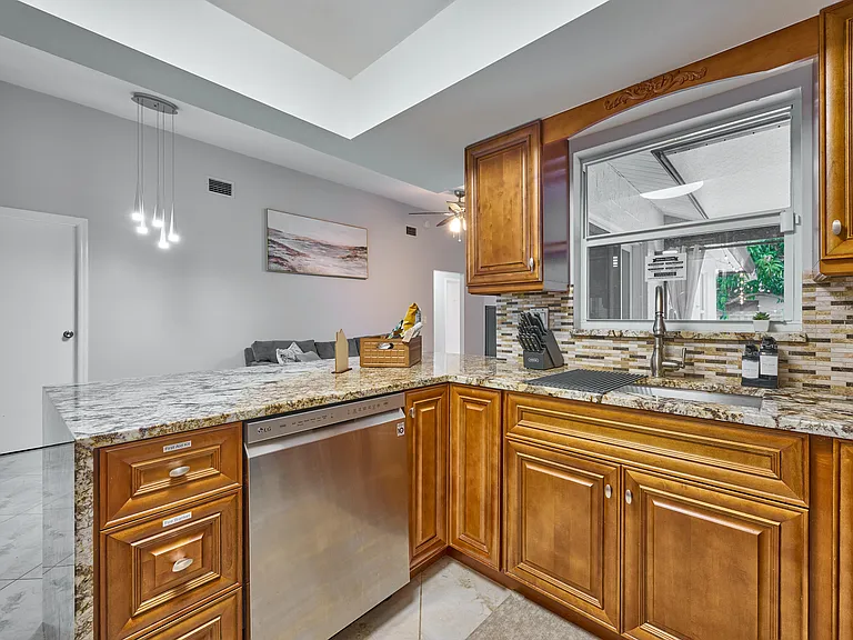 1267 Summerwood Cir — Photo 46