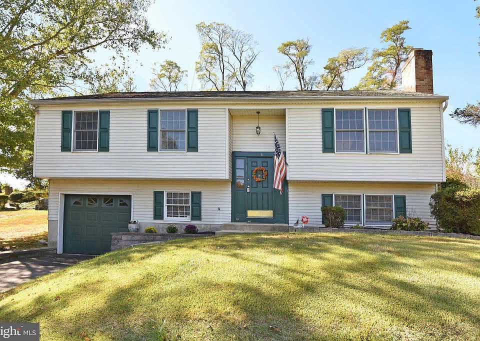 1st image of 618 Camelot Dr