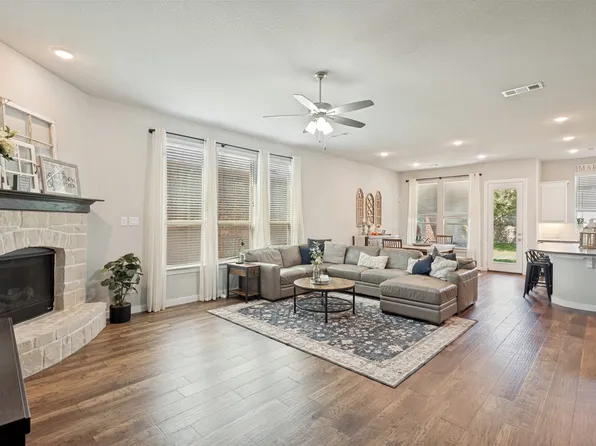 917 Meadows Dr, Argyle, TX 76226