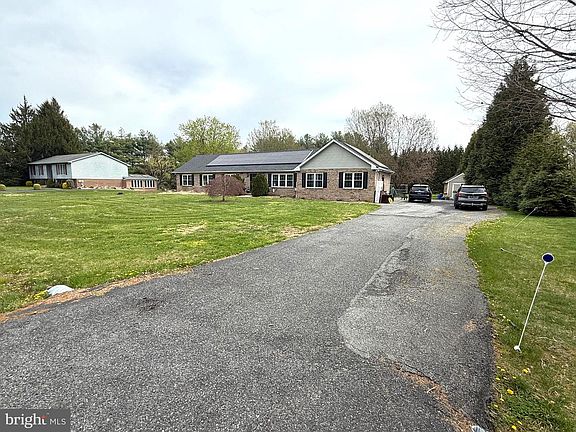 3rd image of 160 Pine Valley Dr