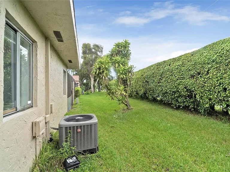 607 Village Lake Dr — Photo 17