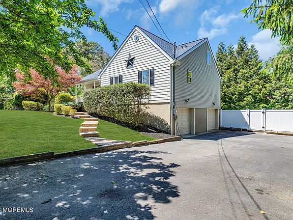 3rd image of 1401 Englemere Boulevard