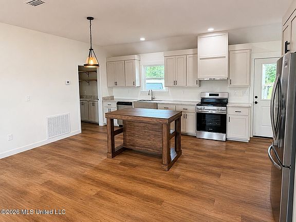 4th image of 1113 Holland Rd