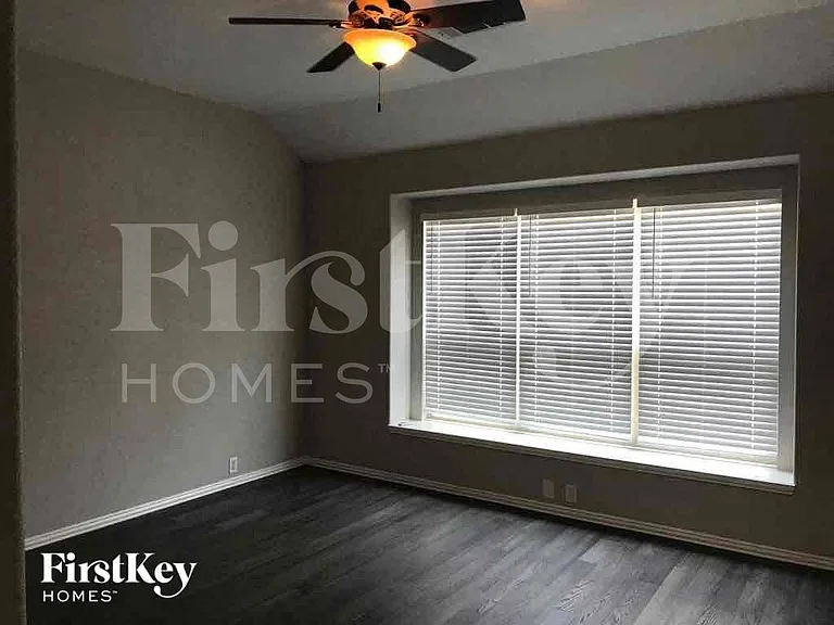 612 Celeste Ln — Photo 13