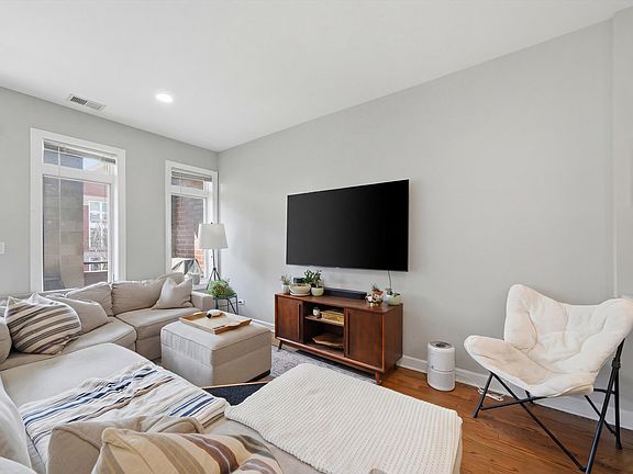 5th image of 2114 W Rice St #4P