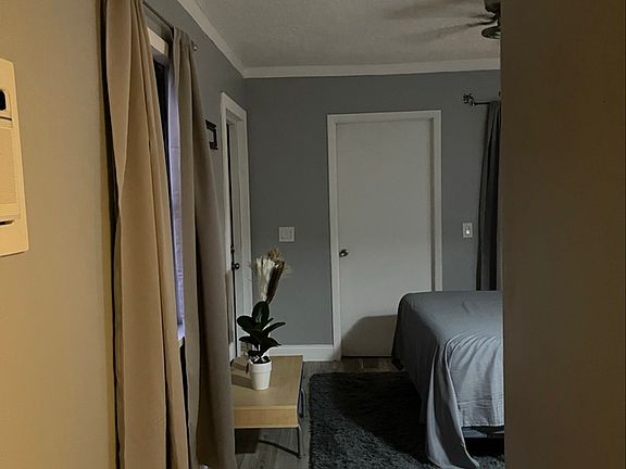 3rd image of 4420 NE 1st Ave