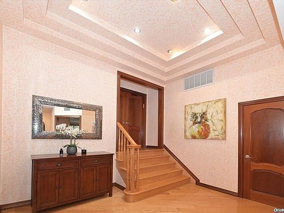 3rd image of 6424 Asquith Cres