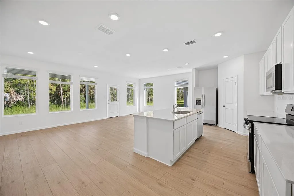 3 bed, 2.0 bath, 1882 sqft, $2,100 — Photo 3