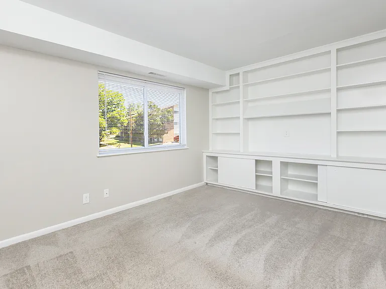 Valley Terrace — Photo 19
